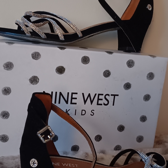 New In Box Nine West Kids Black Suede With Silver Rhinestone Heel Sandals Size 6 - Picture 2 of 7
